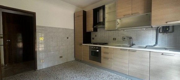 3 rooms Apartment in Camposanto, Italy No. 309520 6