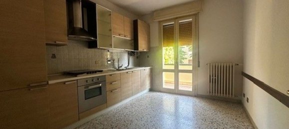 3 rooms Apartment in Camposanto, Italy No. 309520 7