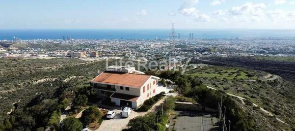 6 bedrooms House in Agios Athanasios, Cyprus No. 7091 16
