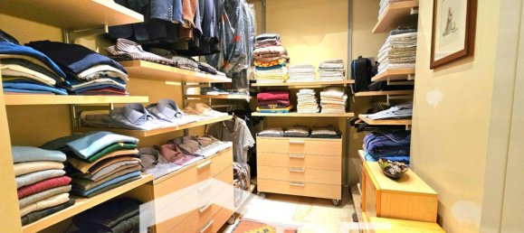 4 bedrooms Apartment in Rome, Italy No. 148490 17