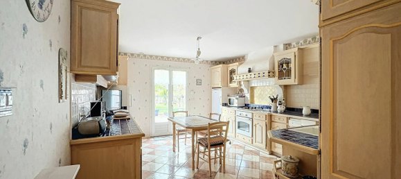 Вилла с 4 спальнями в Менестро-ан-Вийет, Франция № 153889 4