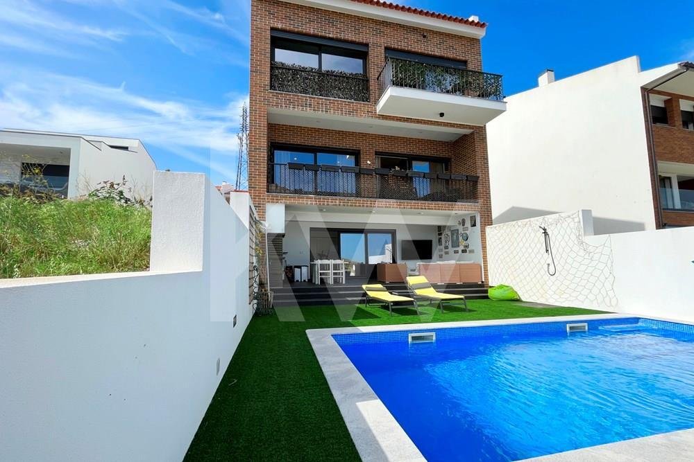 3 bedrooms House in Oeiras, Portugal No. 140972