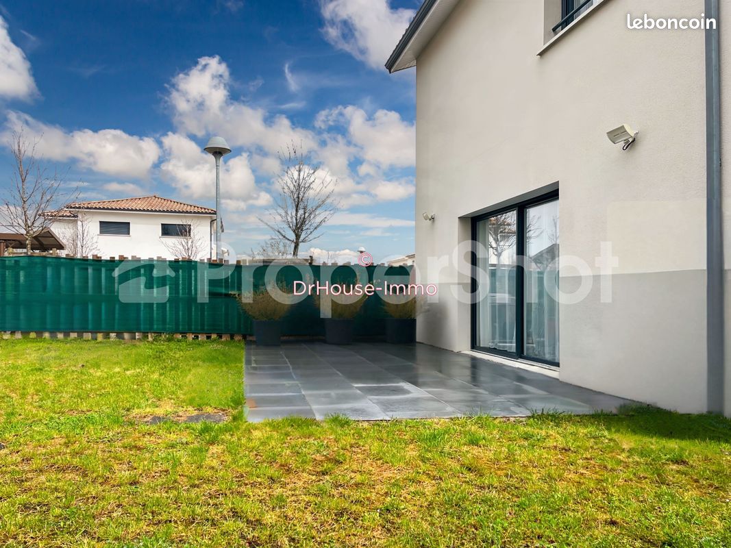 3 bedrooms House in Blanquefort, France No. 102030