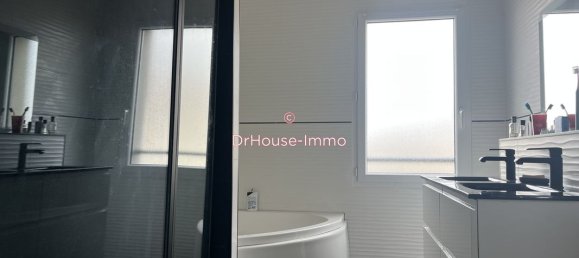 3 bedrooms House in Blanquefort, France No. 102030 7