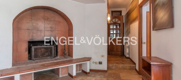 5 rooms Apartment in Rome, Italy No. 200135 16