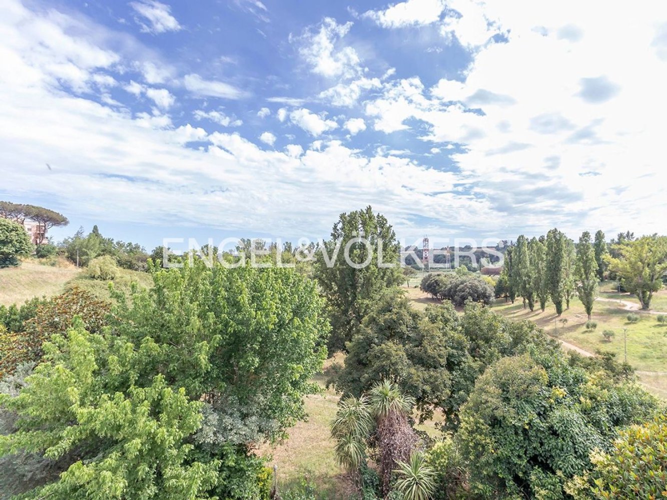 5 rooms Apartment in Rome, Italy No. 200135