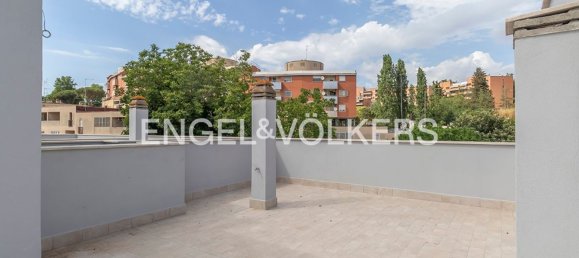 5 rooms Apartment in Rome, Italy No. 200135 4