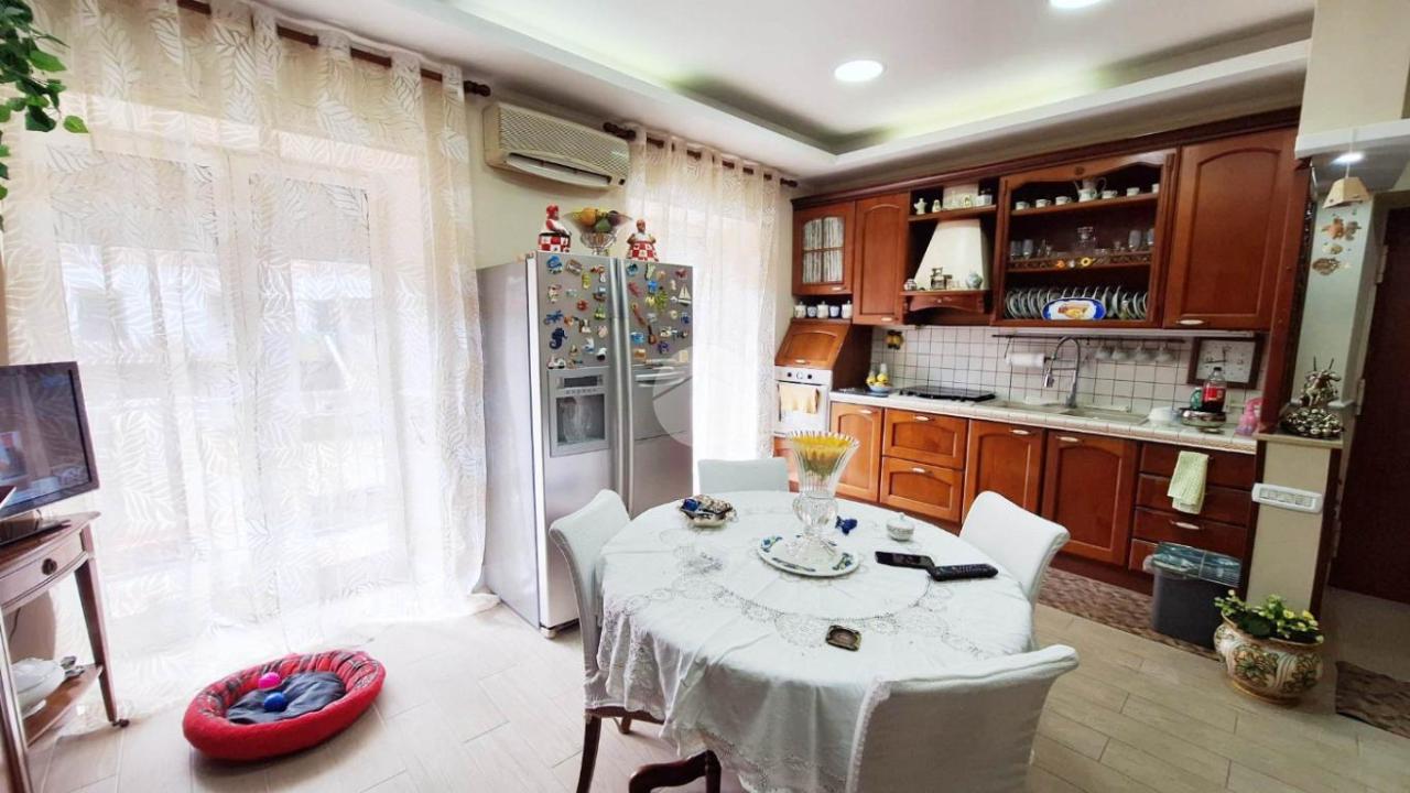 3 rooms Apartment in Naples, Italy No. 14895