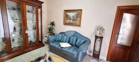 3 rooms Apartment in Naples, Italy No. 14895 6