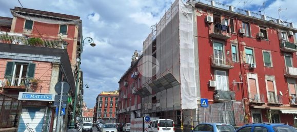 3 rooms Apartment in Naples, Italy No. 14895 3