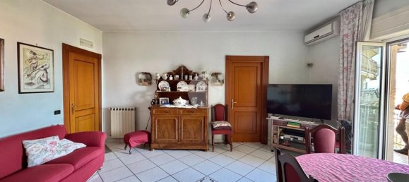 4 rooms Apartment in Naples, Italy No. 286726 8