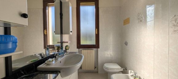 6 rooms Apartment in Sasso Marconi, Italy No. 37521 5