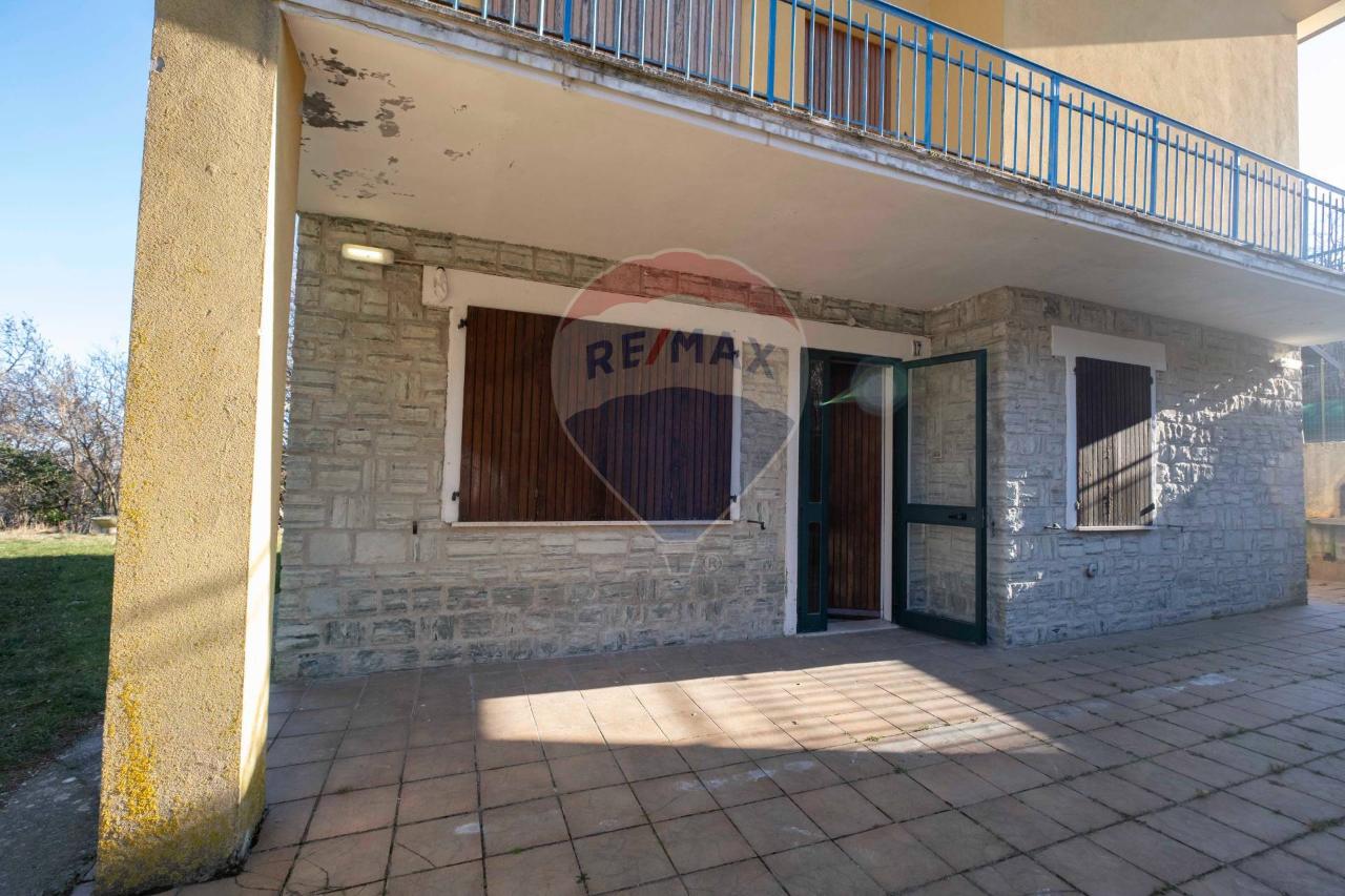 3 rooms Apartment in Apiro, Italy No. 4565