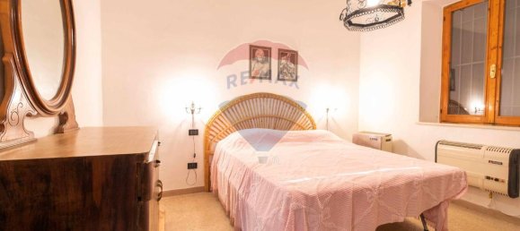 3 rooms Apartment in Apiro, Italy No. 4565 8