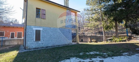 3 rooms Apartment in Apiro, Italy No. 4565 3