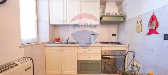 3 rooms Apartment in Apiro, Italy No. 4565 6