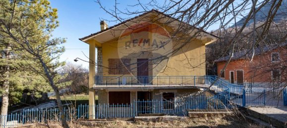 3 rooms Apartment in Apiro, Italy No. 4565 2