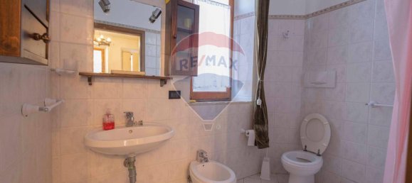3 rooms Apartment in Apiro, Italy No. 4565 10