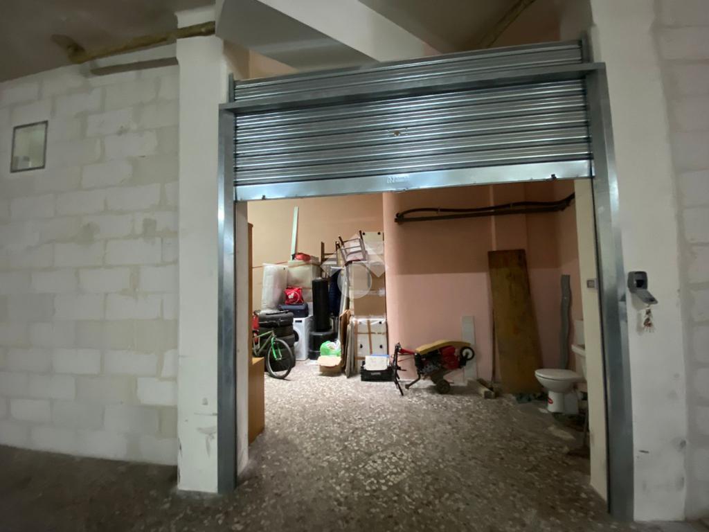 1-salle Garage à Altamura, Italy No. 89904