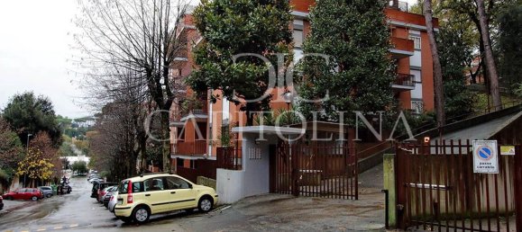 3 rooms Apartment in Rome, Italy No. 164146 10