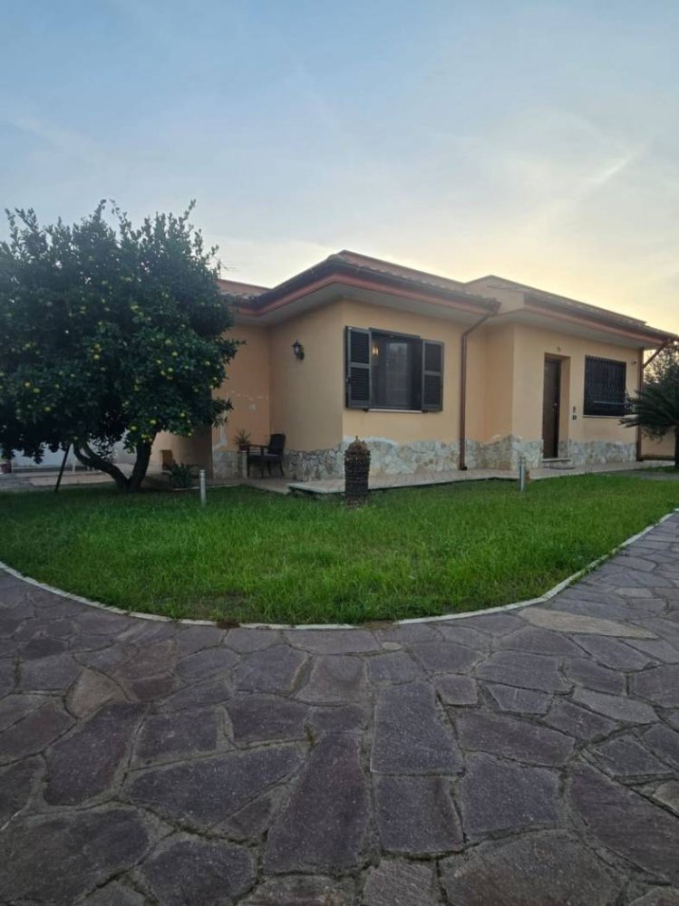 2 bedrooms Villa in Nettuno, Italy No. 260108