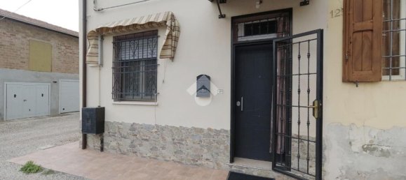 3 bedrooms House in Cento, Italy No. 333572 8