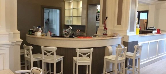 90m² Commercial property in Capannori, Italy No. 62736 6