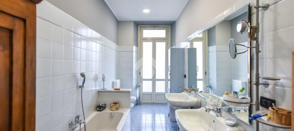 3 bedrooms Apartment in Turin, Italy No. 58364 34