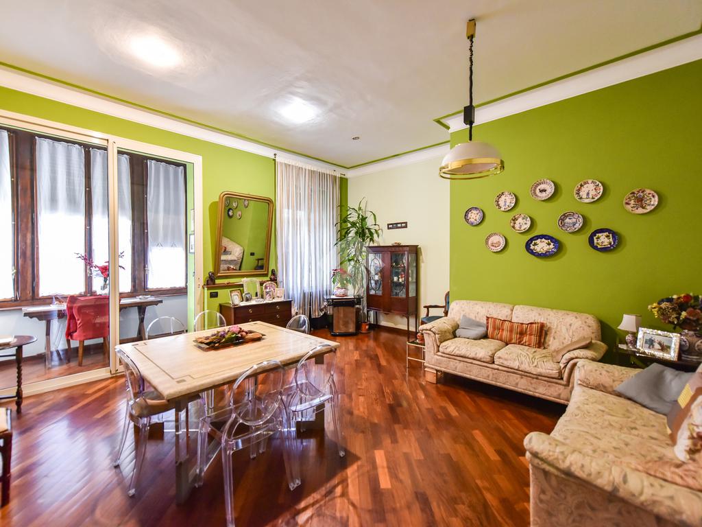 3 bedrooms Apartment in Turin, Italy No. 58364