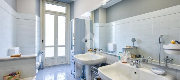 3 bedrooms Apartment in Turin, Italy No. 58364 35