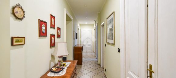 3 bedrooms Apartment in Turin, Italy No. 58364 10