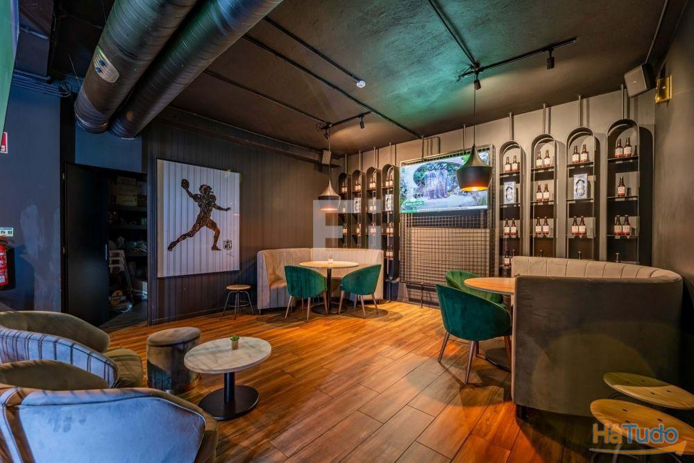 234m² Commercial property in Vila Nova de Gaia, Portugal No. 255153