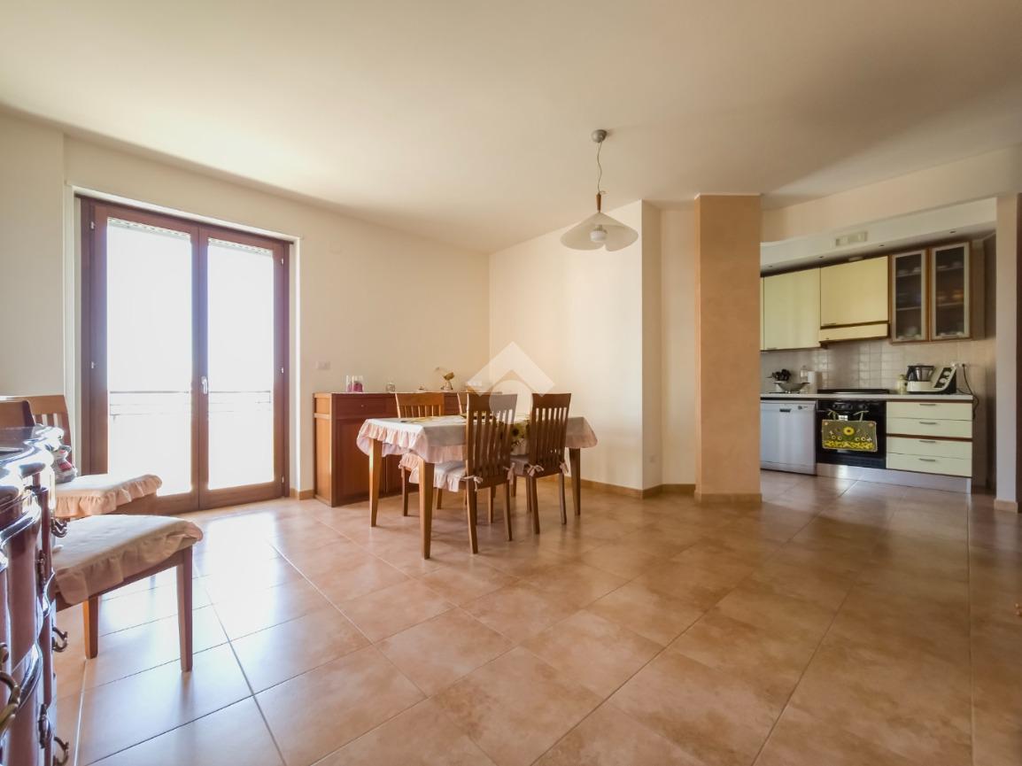 4-salle Appartement à Manfredonia, Italy No. 235178