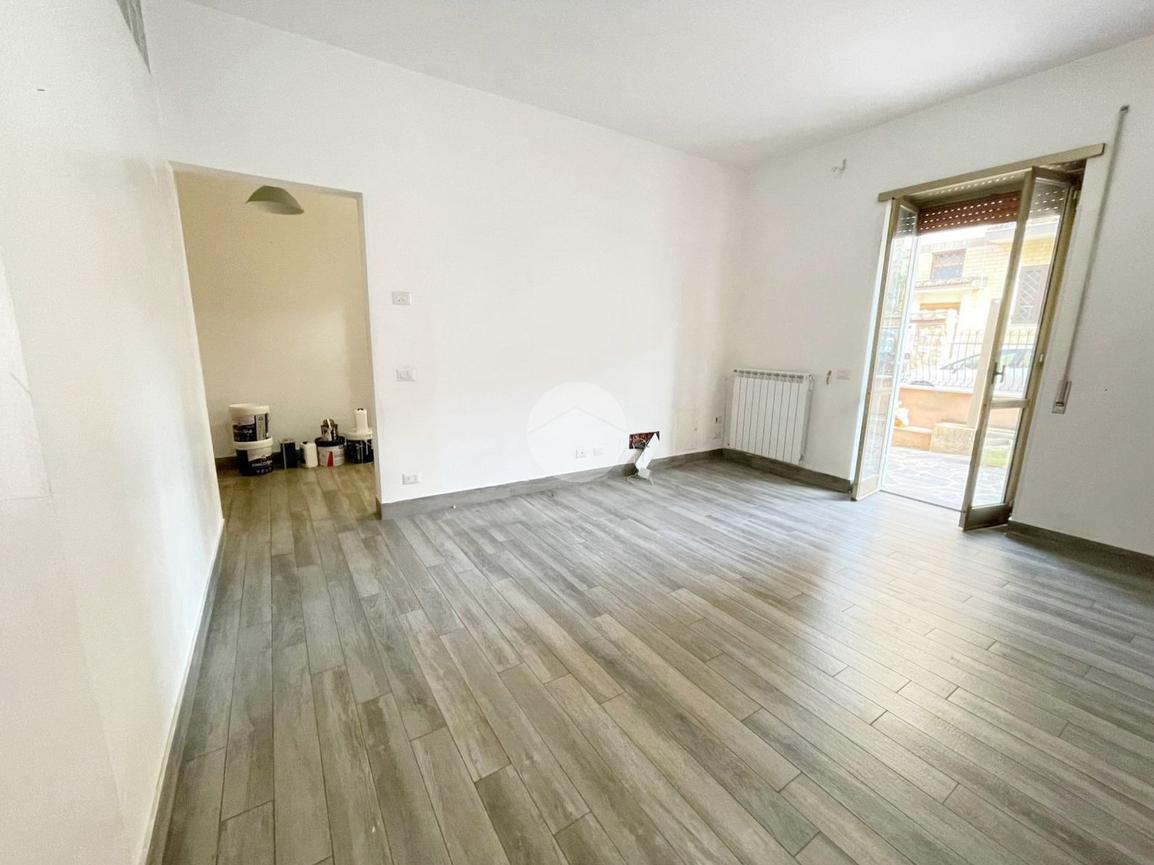 2 rooms Apartment in Rome, Italy No. 9253