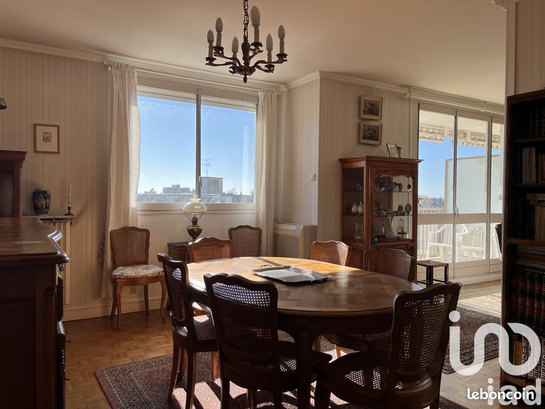 Apartamento de 3 dormitorios en Orleans, France No. 210752