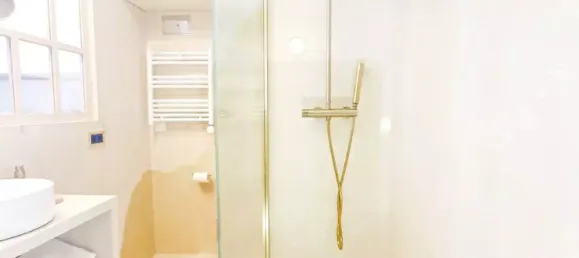 Studio in Paris, France No. 172228 7