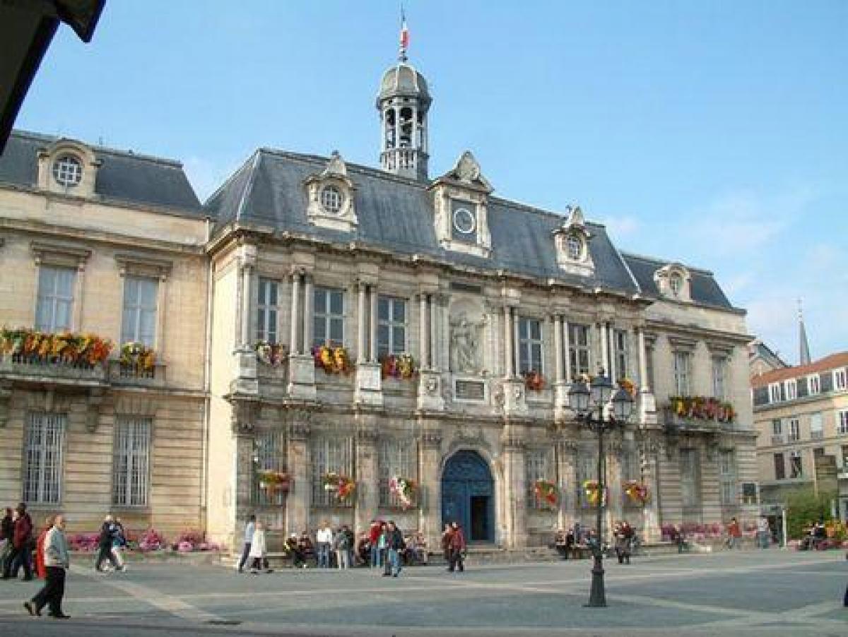 101m² Office in Troyes, France No. 20912