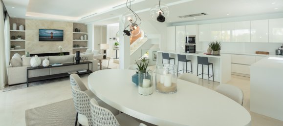 5 bedrooms Villa in Nueva Andalucia, Spain No. 2998 21