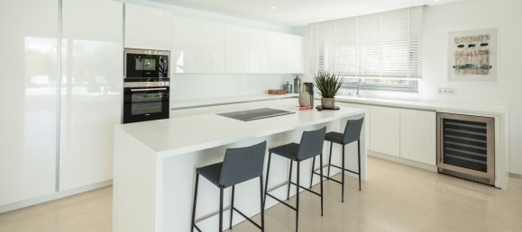 5 bedrooms Villa in Nueva Andalucia, Spain No. 2998 16