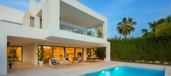 5 bedrooms Villa in Nueva Andalucia, Spain No. 2998 29