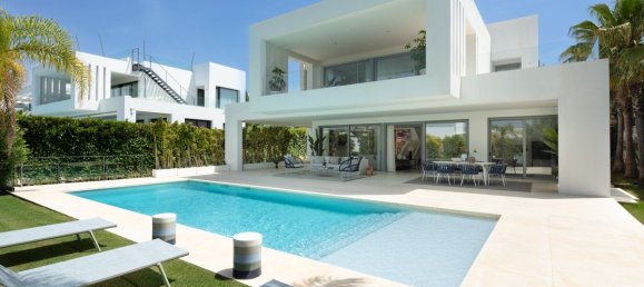 5 bedrooms Villa in Nueva Andalucia, Spain No. 2998 28