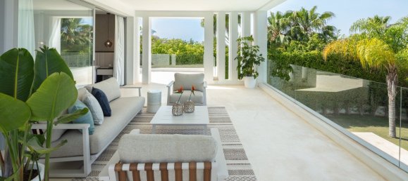 5 bedrooms Villa in Nueva Andalucia, Spain No. 2998 11