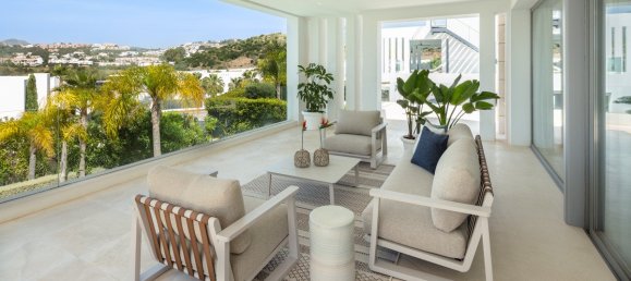 5 bedrooms Villa in Nueva Andalucia, Spain No. 2998 10