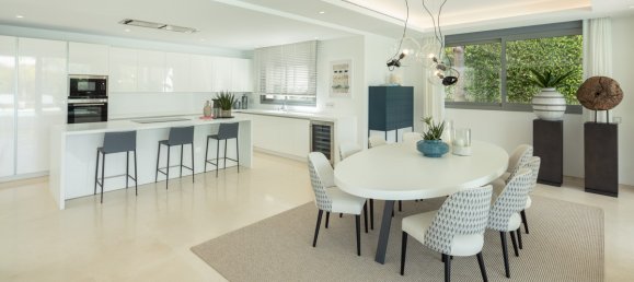 5 bedrooms Villa in Nueva Andalucia, Spain No. 2998 17