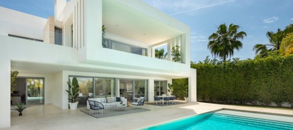 5 bedrooms Villa in Nueva Andalucia, Spain No. 2998 26