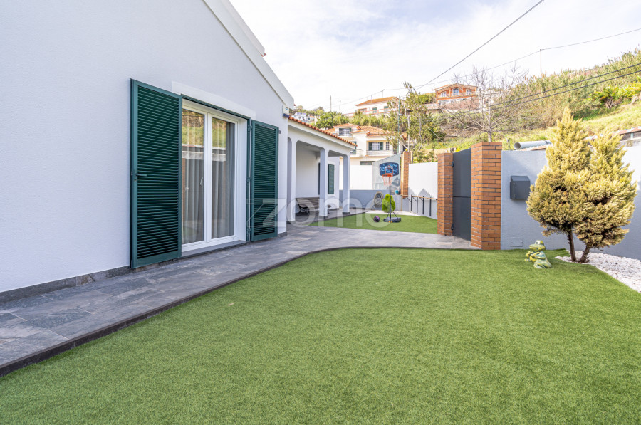 4 bedrooms House in Ponta do Sol, Portugal No. 146031