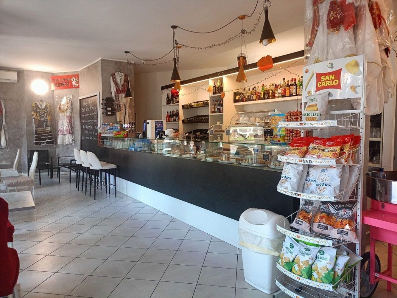 140m² Commercial property in Garbagnate Milanese, Italy No. 11799