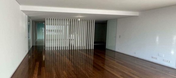 Квартира с 3 спальнями в Порту, Португалия № 132211 5