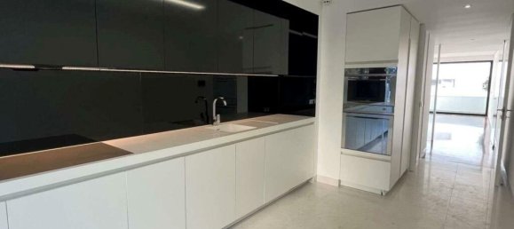 Квартира с 3 спальнями в Порту, Португалия № 132211 15