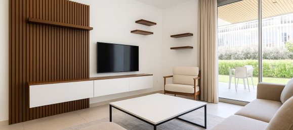 Apartamento de 3 dormitorios en Marbella, Spain No. 184965 2